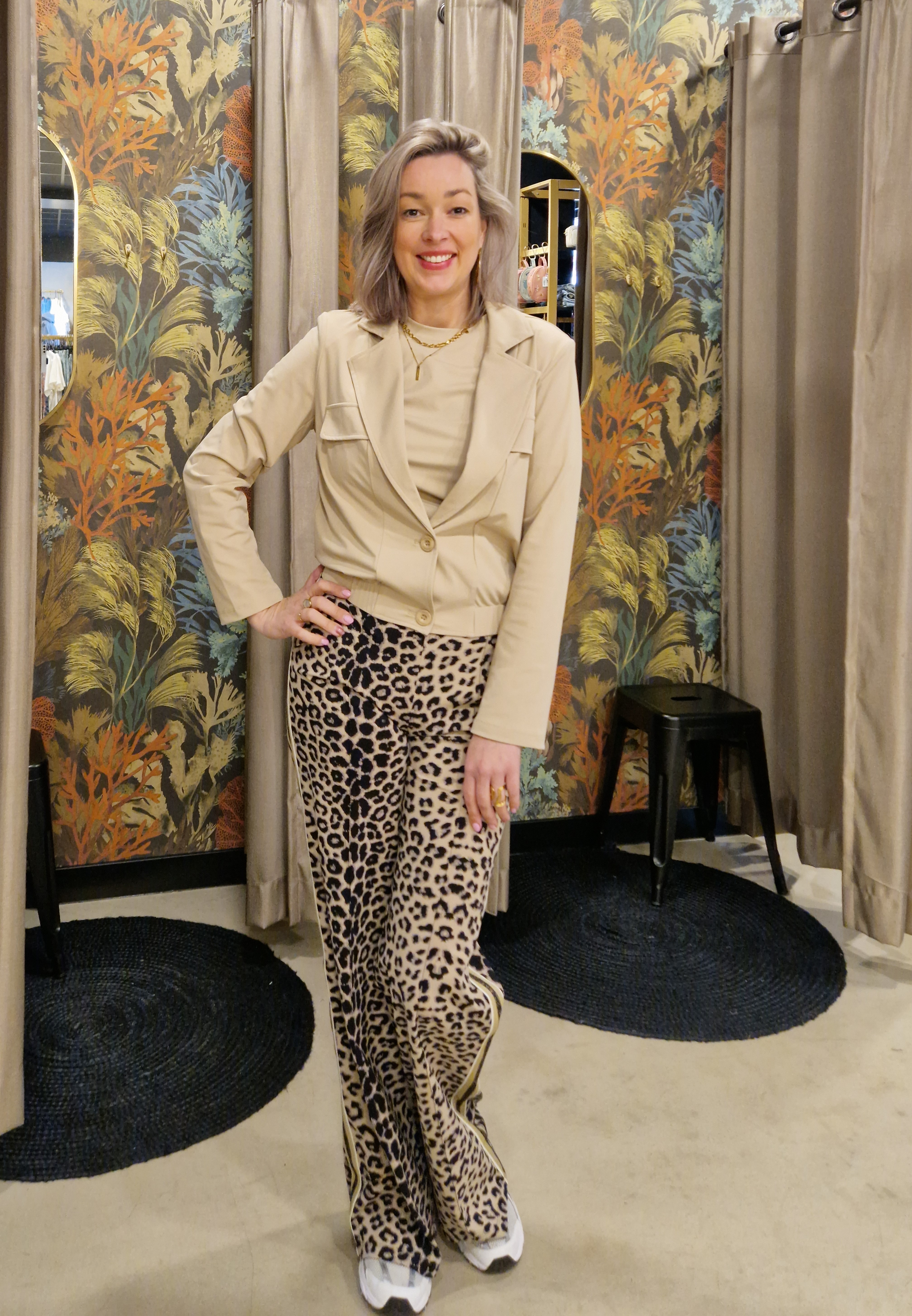 Ambika - Travel jasje Moni